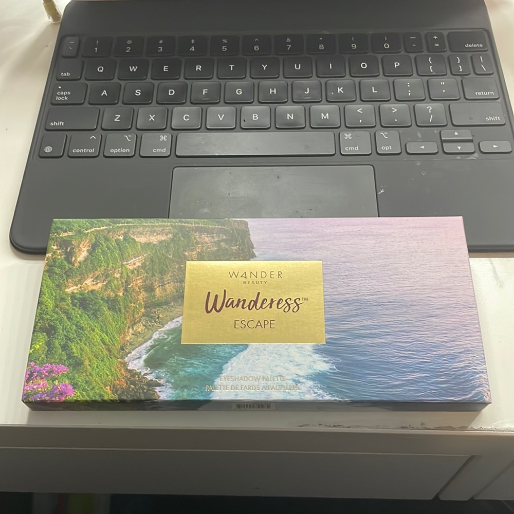 Wander Beauty Wanderess Escape